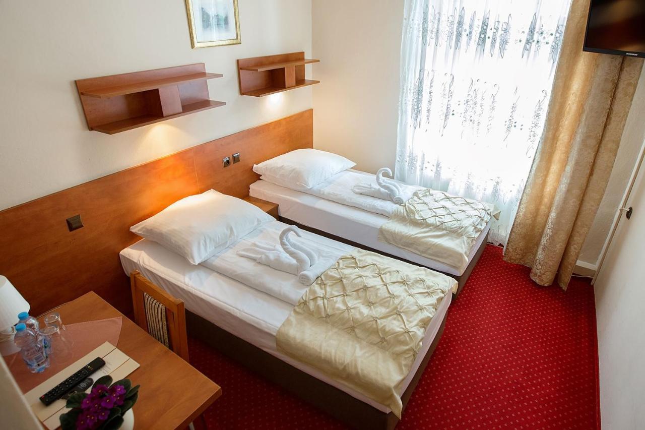 Hotel Zamek Chalupki Exterior photo