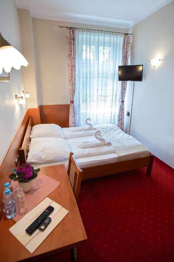 Hotel Zamek Chalupki Exterior photo