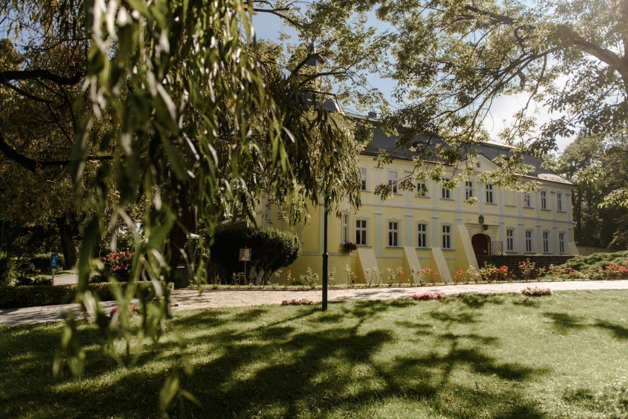 Hotel Zamek Chalupki Exterior photo